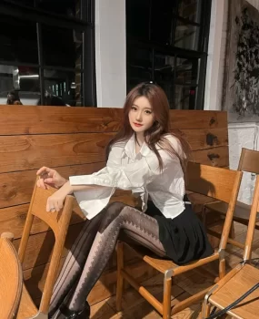 特色丝袜骚逼无毛辣姐