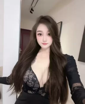 甜美黑丝嫩妹巨乳制服诱惑