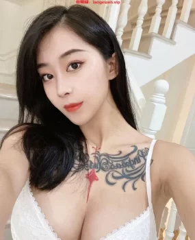 长沙极品兼职小骚女，身材爆灯屁股很翘，服务走心 放得开